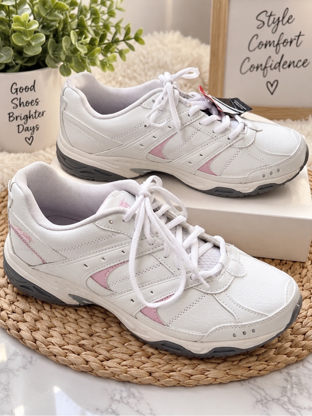 AVIA Women’s Sneakers White Pink Athletic Walking Shoes Size 10W New With Tags